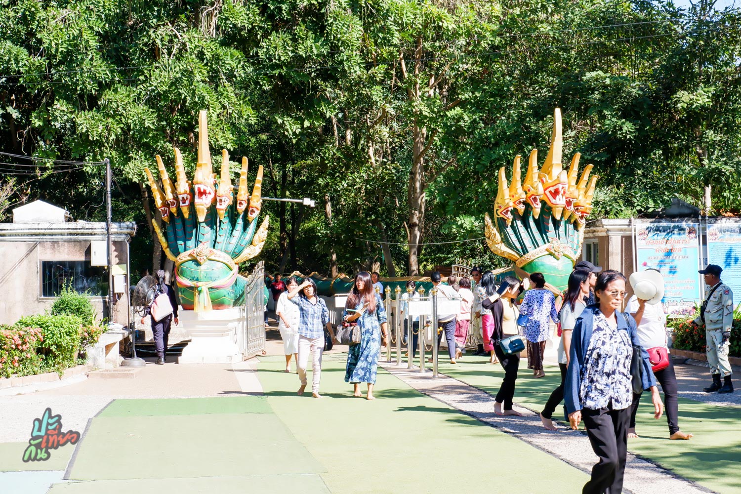 ด้านหน้าทางเข้า คำชะโนด